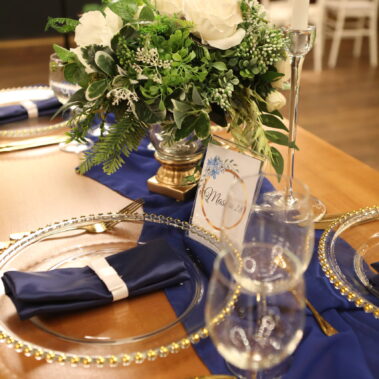 Aranjament pe cupa sticla si napron albastru 3