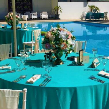 Decor bleu nunta piscina